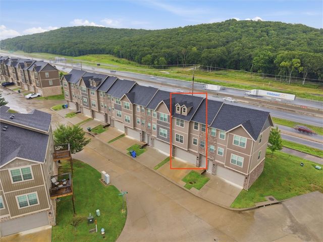 286 S Slopeside Drive, Fayetteville, AR 72704