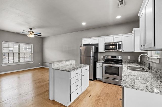 286 S Slopeside Drive, Fayetteville, AR 72704