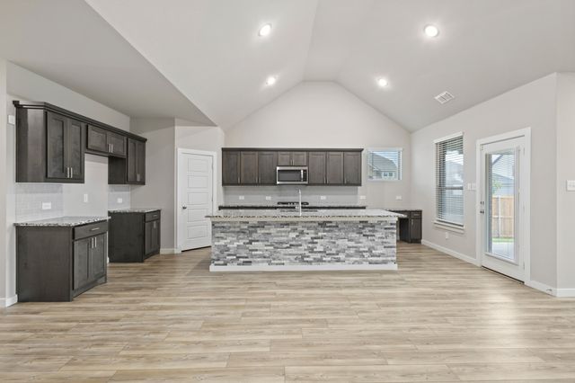 652 Congressional Avenue, Red Oak, TX 75154