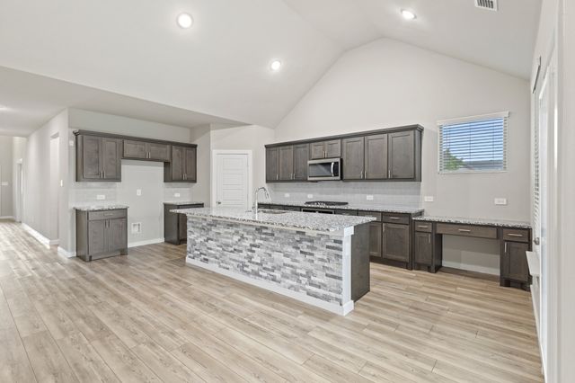 652 Congressional Avenue, Red Oak, TX 75154