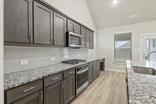 652 Congressional Avenue, Red Oak, TX 75154