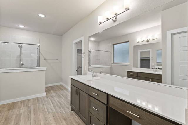 652 Congressional Avenue, Red Oak, TX 75154