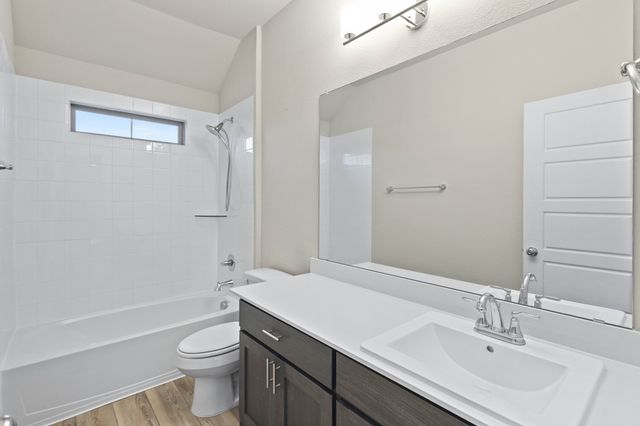 652 Congressional Avenue, Red Oak, TX 75154