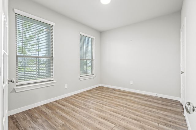 652 Congressional Avenue, Red Oak, TX 75154