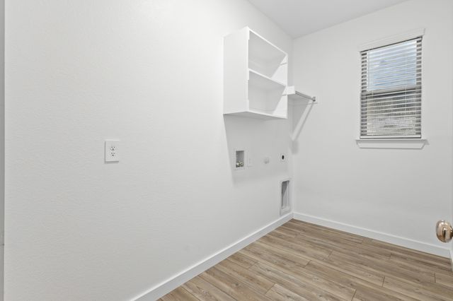 652 Congressional Avenue, Red Oak, TX 75154