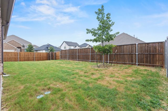 652 Congressional Avenue, Red Oak, TX 75154