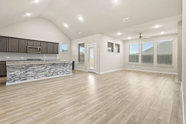 652 Congressional Avenue, Red Oak, TX 75154