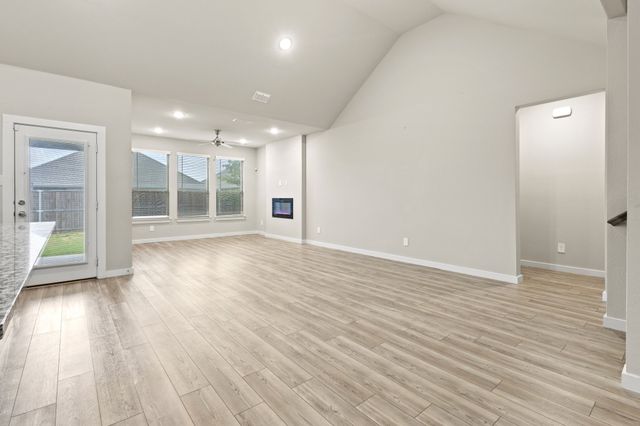 652 Congressional Avenue, Red Oak, TX 75154