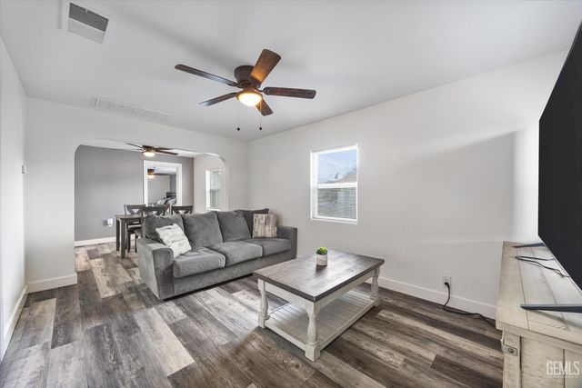 115 E Moneta Avenue, Bakersfield, CA 93308