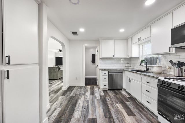 115 E Moneta Avenue, Bakersfield, CA 93308