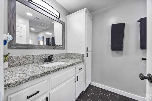 115 E Moneta Avenue, Bakersfield, CA 93308