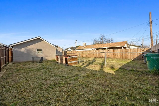 115 E Moneta Avenue, Bakersfield, CA 93308