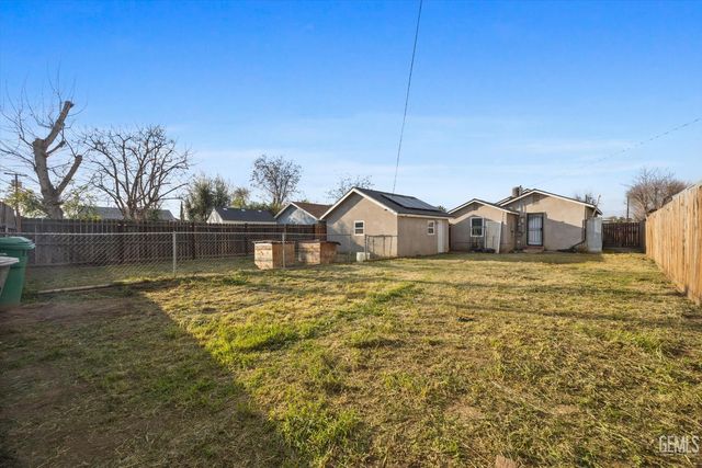 115 E Moneta Avenue, Bakersfield, CA 93308