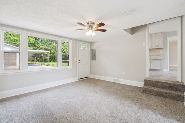 30 Dalewood Dr, Clarksville, TN 37042