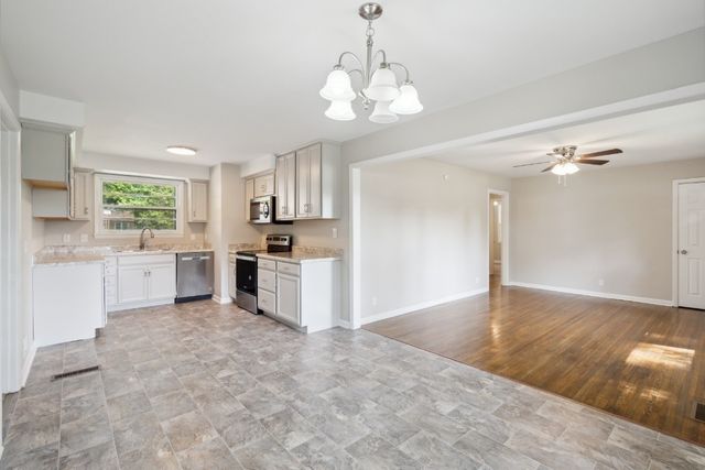 30 Dalewood Dr, Clarksville, TN 37042