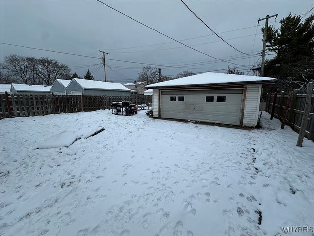 40 Lucille Drive, Cheektowaga, NY 14225