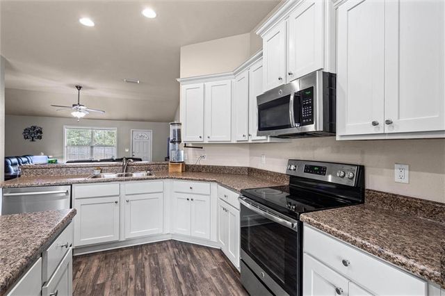 2124 Edison Drive, Semmes, AL 36575