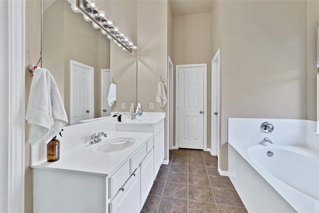 1308 Parkside Drive, Mansfield, TX 76063