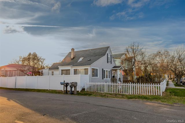 708 Prospect Place, Bellmore, NY 11710