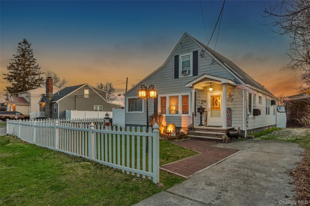 708 Prospect Place, Bellmore, NY 11710