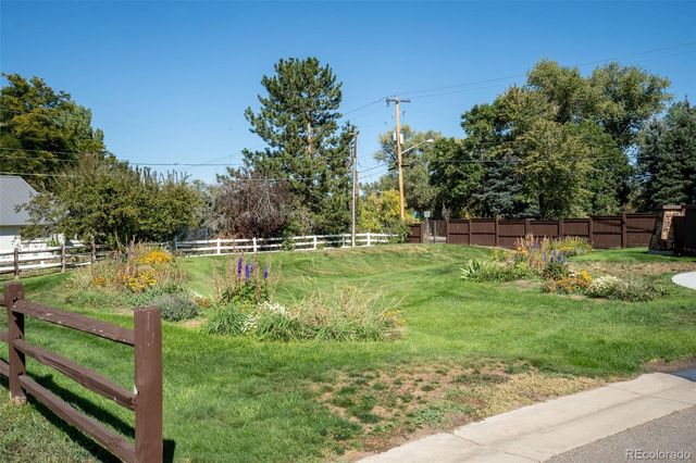 8855 W Bear Creek Drive, Lakewood, CO 80227