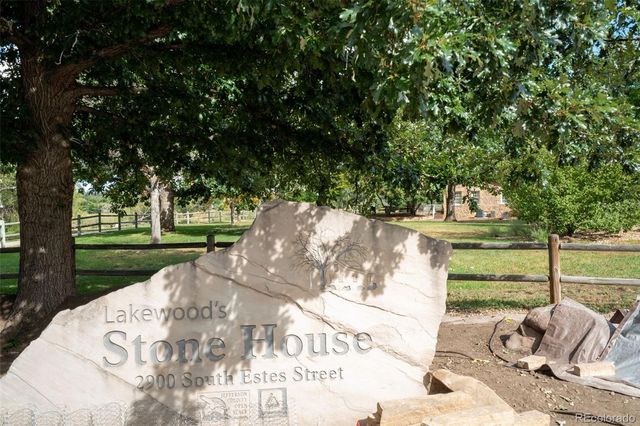 8855 W Bear Creek Drive, Lakewood, CO 80227