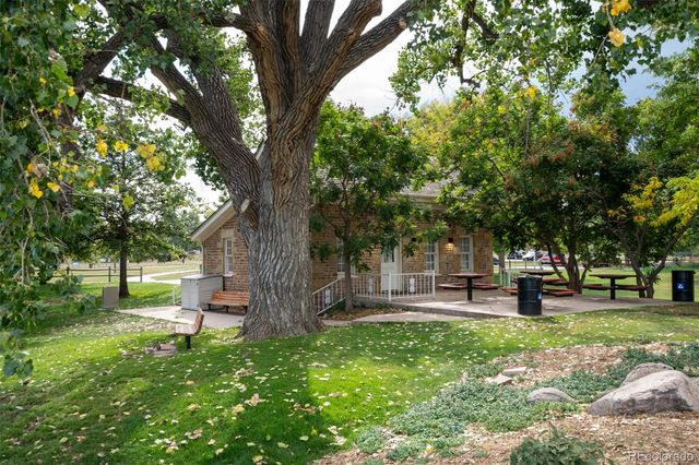 8855 W Bear Creek Drive, Lakewood, CO 80227