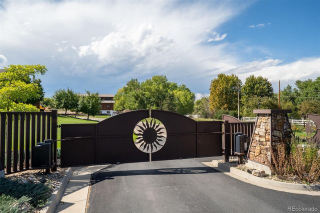 8855 W Bear Creek Drive, Lakewood, CO 80227