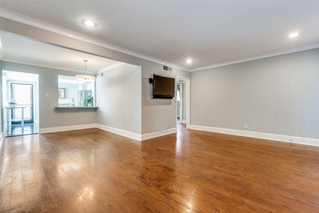 10207 Regal Oaks Drive 210, Dallas, TX 75230