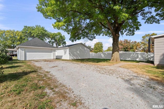 118 S 1ST Street, Long Grove, IA 52756