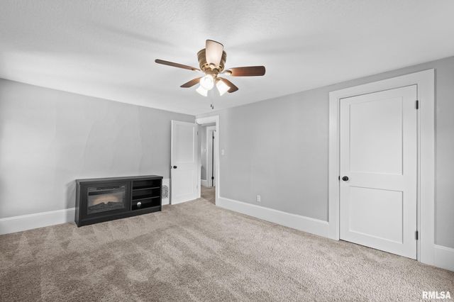 118 S 1ST Street, Long Grove, IA 52756