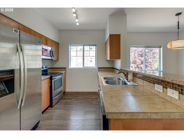 10834 Ne HOLLY St 201, Hillsboro, OR 97006