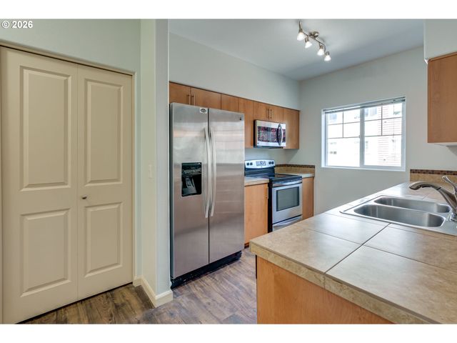 10834 Ne HOLLY St 201, Hillsboro, OR 97006