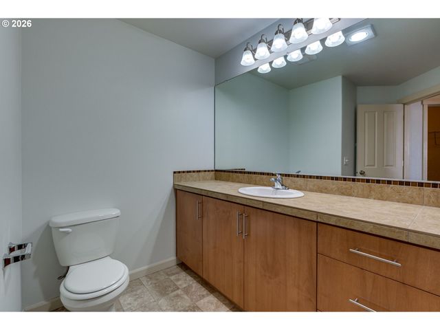 10834 Ne HOLLY St 201, Hillsboro, OR 97006