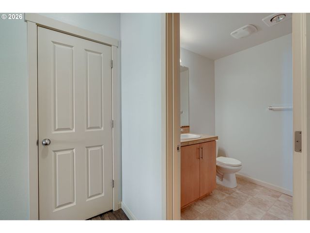 10834 Ne HOLLY St 201, Hillsboro, OR 97006