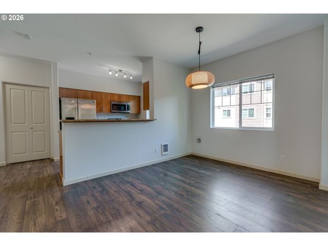 10834 Ne HOLLY St 201, Hillsboro, OR 97006