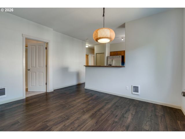 10834 Ne HOLLY St 201, Hillsboro, OR 97006