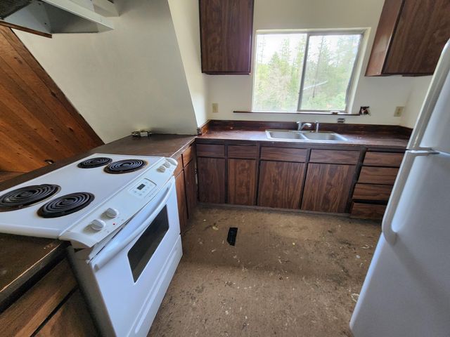 2751 Caves Highway, Cave Junction, OR 97523