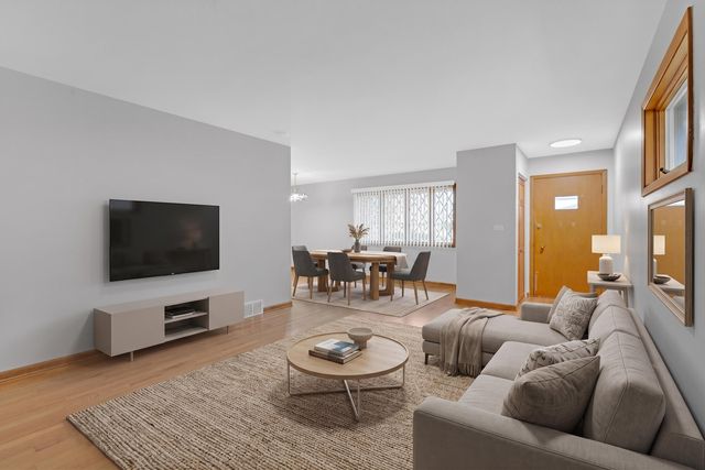 650 Patricia Lane, Des Plaines, IL 60016