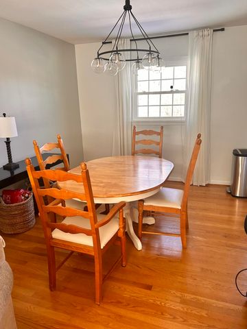 5335 Cave Spring LN, Roanoke, VA 24018