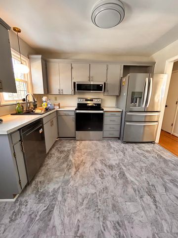 5335 Cave Spring LN, Roanoke, VA 24018