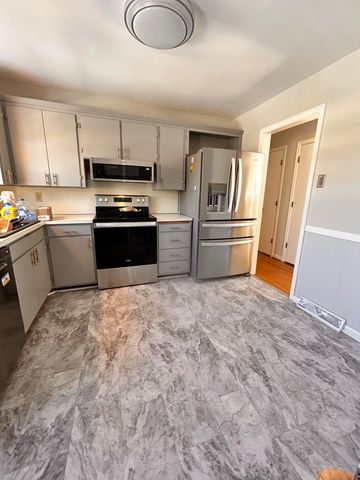 5335 Cave Spring LN, Roanoke, VA 24018