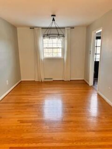 5335 Cave Spring LN, Roanoke, VA 24018