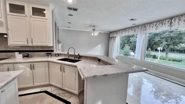 2820 S Cotswold Manor Drive, Houston, TX 77339