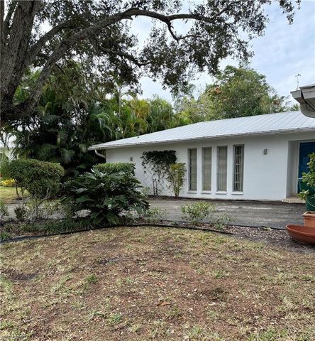 347 Burning Tree, Naples, FL 34105