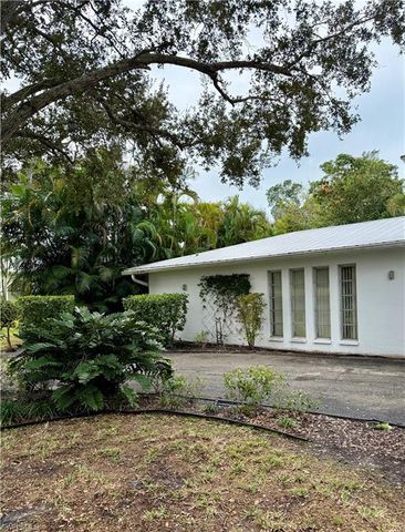 347 Burning Tree, Naples, FL 34105