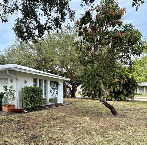 347 Burning Tree, Naples, FL 34105