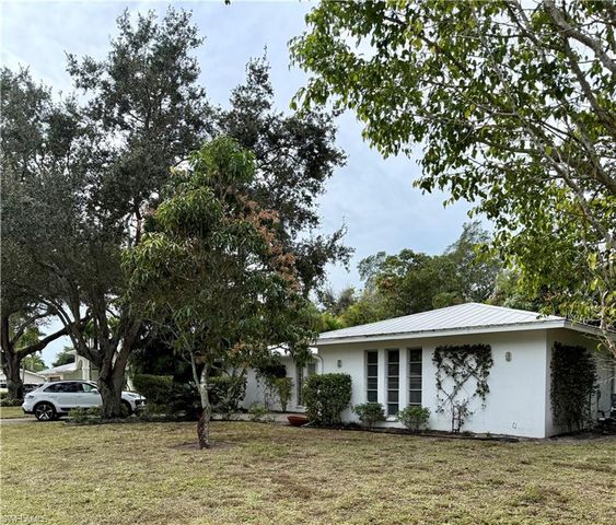 347 Burning Tree, Naples, FL 34105