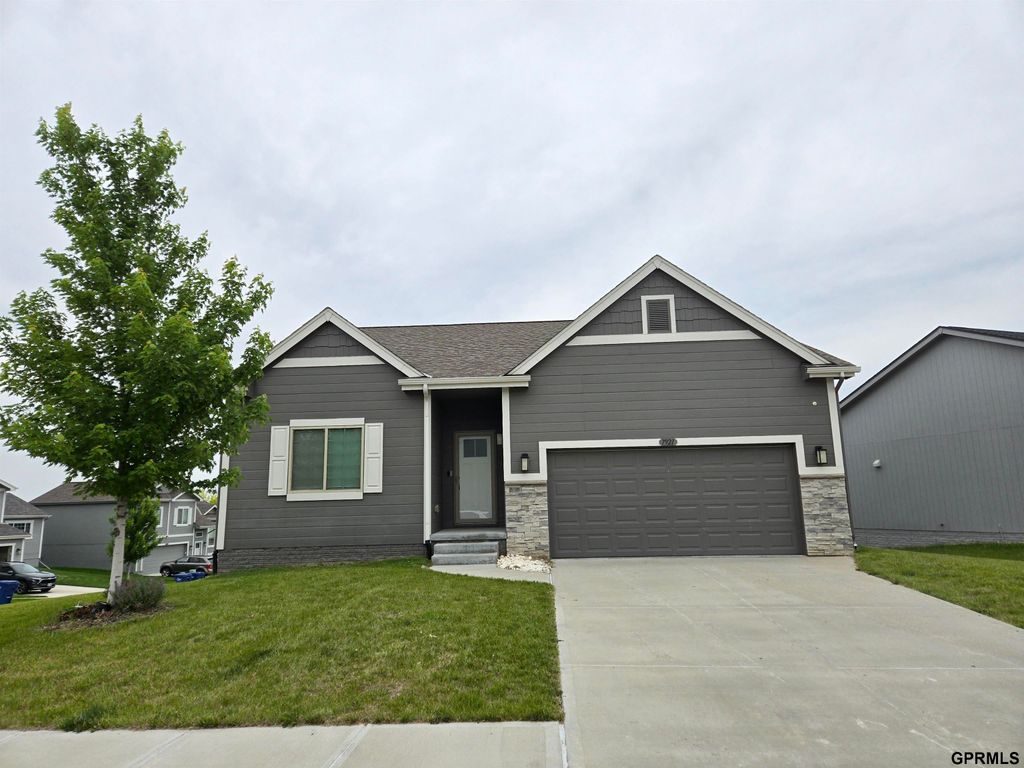 7921 N 149 Street, Bennington, NE 68007