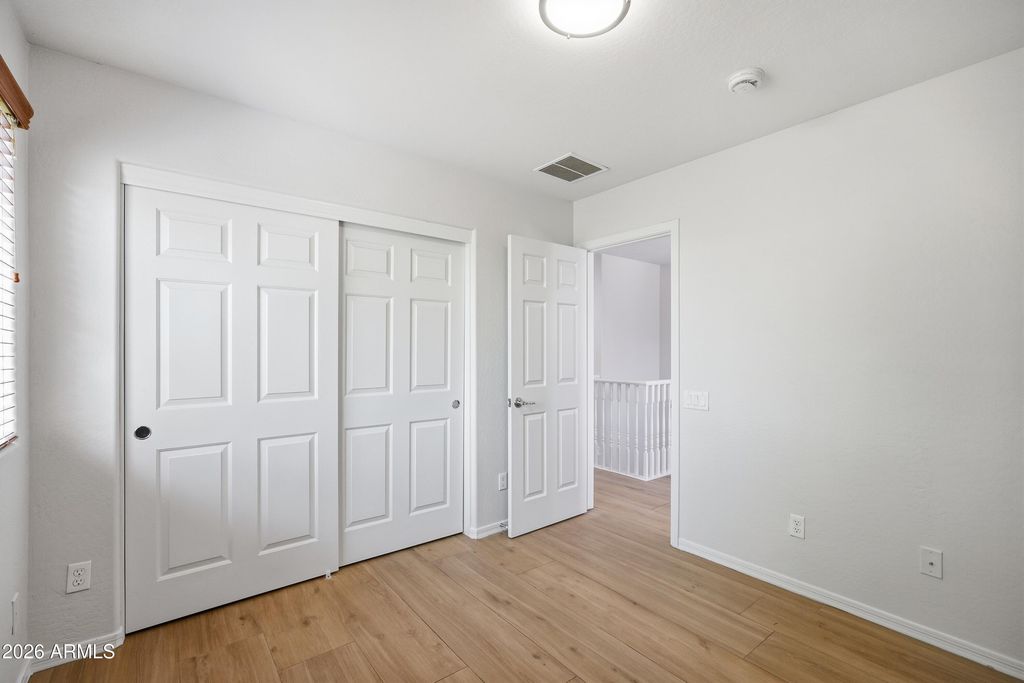 Image 10 of property listing at 2151 W MONTE CRISTO Avenue, Phoenix, AZ 85023